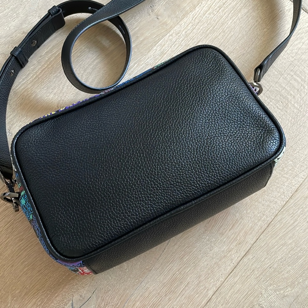 Golden Goose Black Graffiti Star Hammered Leather Crossbody Handbag. One Size. - Picture 5 of 9
